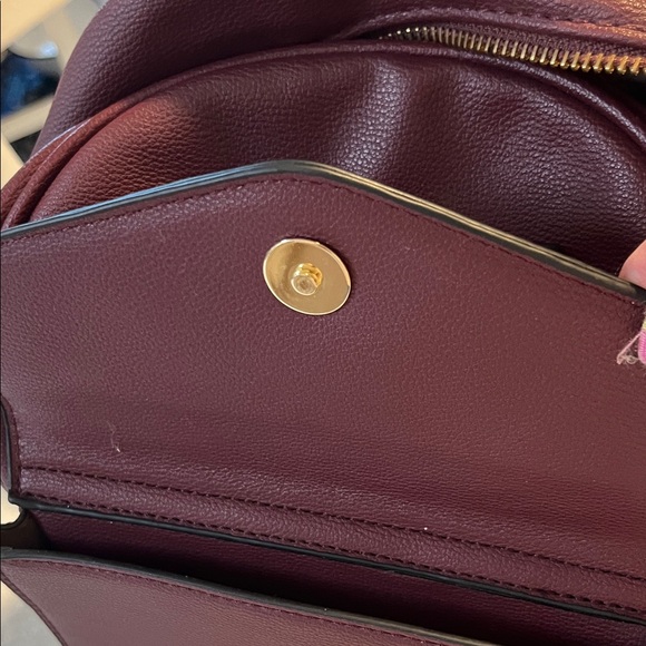 🐝 Betsey Johnson Bee Bow Mini Backpack – Burgundy Wine Faux Leather - Picture 4 of 6